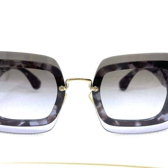 Authentic Miu Miu
SMU 02R
New with case - Picture 5 of 5